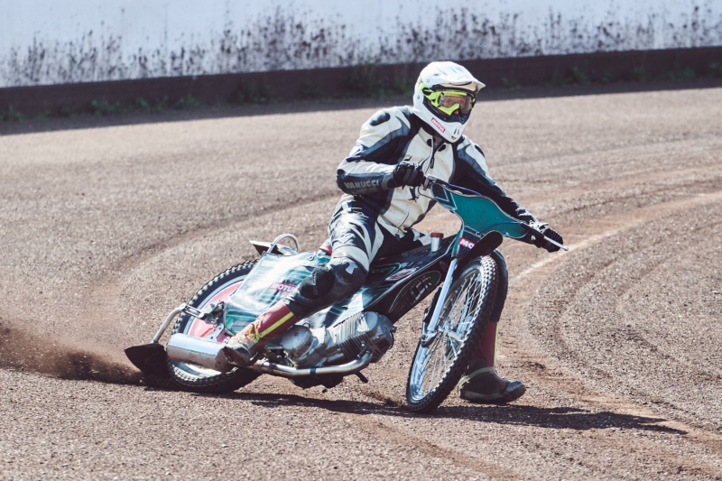 26-05-08_16-28_240-mm_NI8_7689