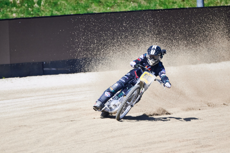 NI8_4119-600-mm-1-2000-s-26-04-11