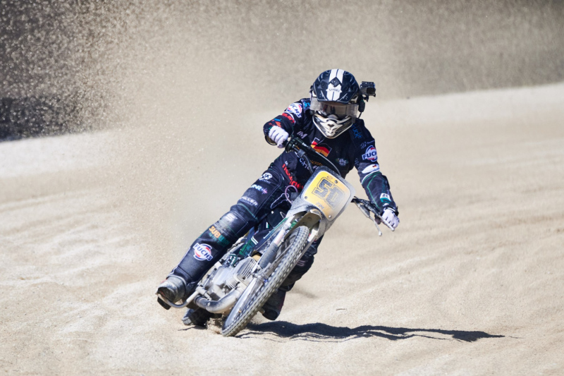 NI8_4136-600-mm-1-2000-s-26-04-11