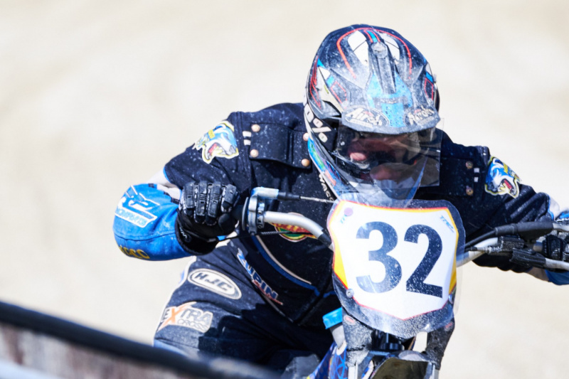 NI8_4332-530-mm-1-2000-s-26-04-11