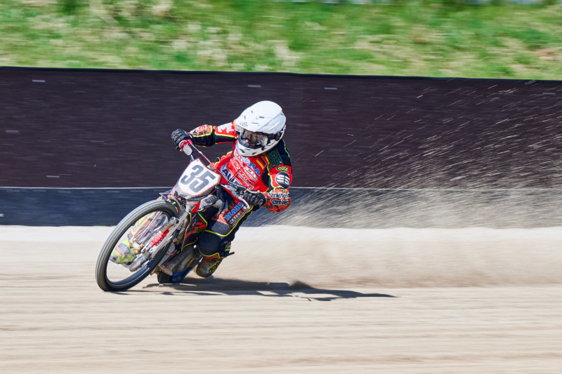 NI8_7689-200-mm-1-250-s-26-04-11