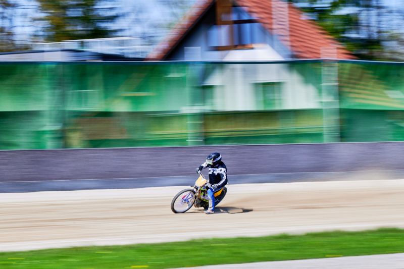 NI8_9539-105-mm-1-60-s-26-04-11