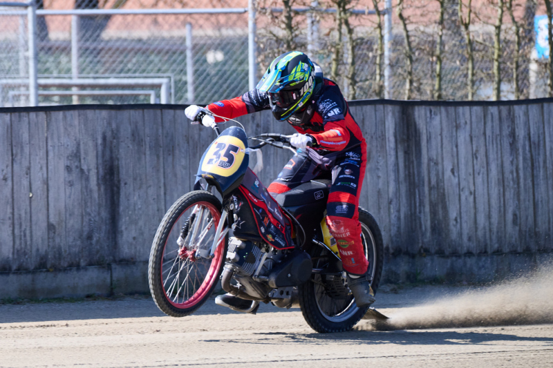 NI8_1393-350-mm-1-2000-s-26-03-28