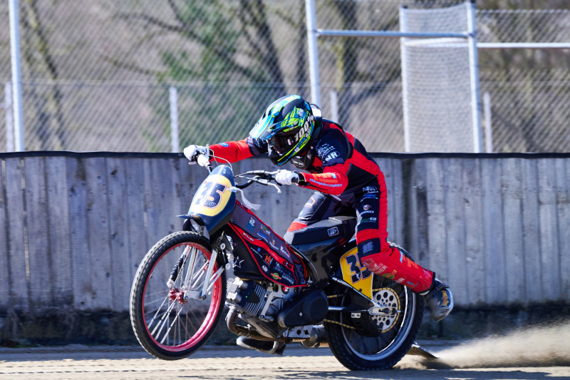 NI8_1394-330-mm-1-2000-s-26-03-28