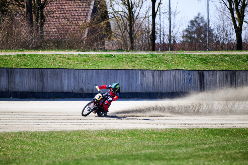 NI8_2421-600-mm-1-2000-s-26-03-28