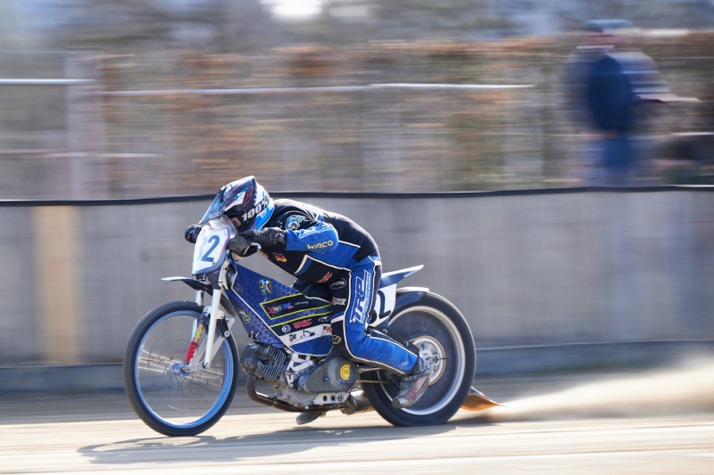 NI8_3239-200-mm-1-160-s-26-03-28